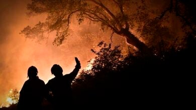 Vídeo: captan un impresionante tornado de fuego durante un incendio en Portugal