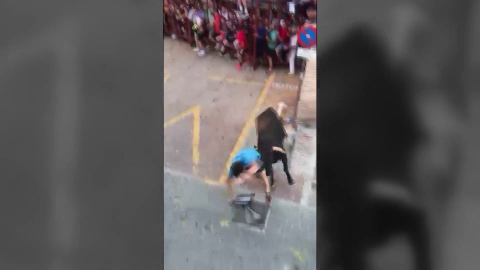 El vídeo de la cornada y cogida de un toro a un mozo en las fiestas de Moratalla (Murcia)