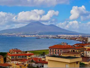 Un turista herido tras caer al cráter del Vesubio (Nápoles) tras hacerse un 'selfie' Un turista herido tras caer al cráter del Vesubio (Nápoles) tras hacerse un 'selfie'