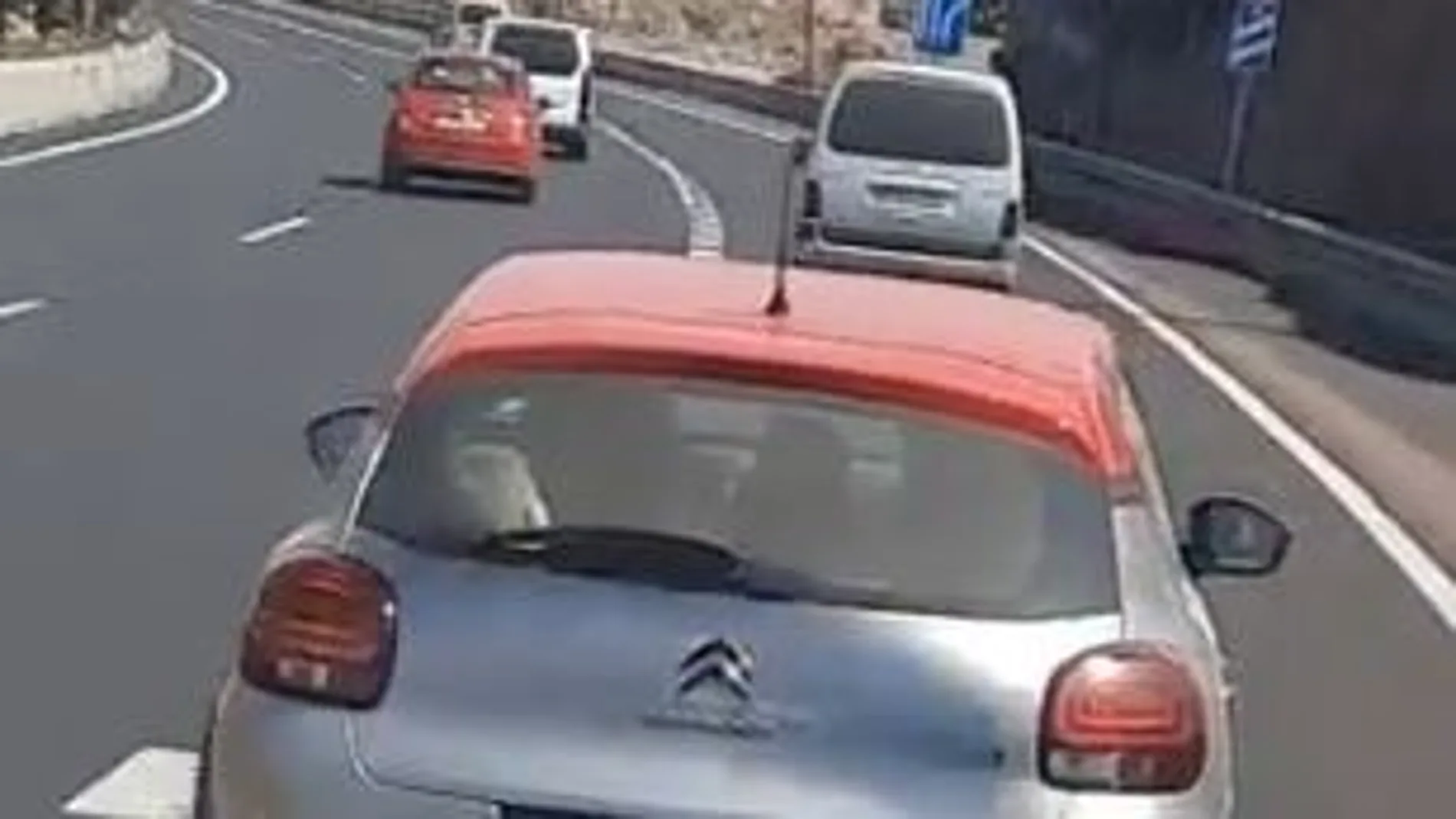 El conductor con un niño en el maletero del coche en Tenerife