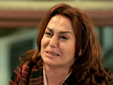 Sevda intenta darle explicaciones a Ümit: “¡Ayla te han mentido todos estos años!” Sevda intenta darle explicaciones a Ümit: “¡Ayla te han mentido todos estos años!”