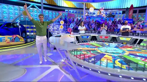 Joaquín Padilla abre 'La Ruleta de la Suerte' al ritmo de "Fiesta" de Raffaella Carrà Joaquín Padilla abre 'La Ruleta de la Suerte' al ritmo de "Fiesta" de Raffaella Carrà