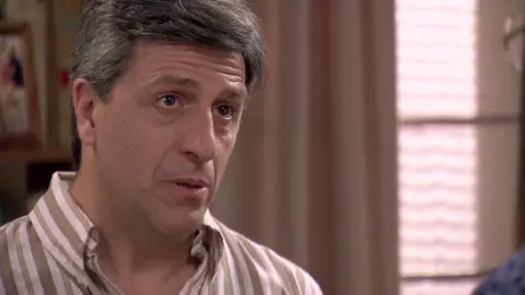 En el próximo capítulo de ‘Amar es para siempre’: Ismael no podrá delatar a Santiago por las terribles consecuencias que tendría para Penélope En el próximo capítulo de ‘Amar es para siempre’: Ismael no podrá delatar a Santiago por las terribles consecuencias que tendría para Penélope