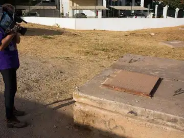 Imagen de la alcantarilla en Málaga en la que se encontró el cadáver