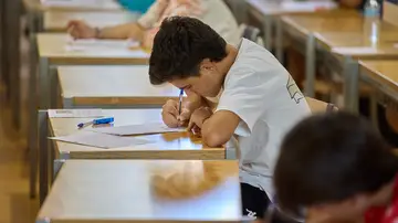 Un estudiante realiza las pruebas de la Evaluación de Acceso a la Universidad (EvAU)