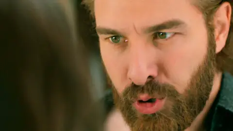 En el próximo capítulo de ‘Tierra Amarga’: Fikret decidido a terminar con la vida de Demir, sale a buscarlo, ¿lo encontrará? En el próximo capítulo de ‘Tierra Amarga’: Fikret decidido a terminar con la vida de Demir, sale a buscarlo, ¿lo encontrará?