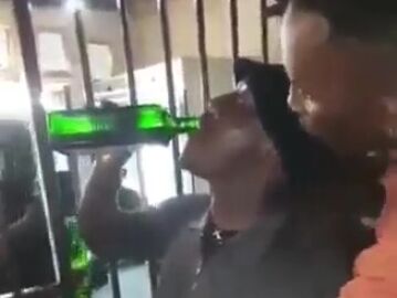 Un hombre muere en Sudáfrica tras beberse una botella entera de Jägermeister en poco más de dos minutos