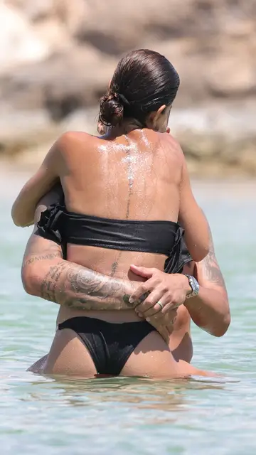 Ezequiel Garay y Tamara Gorro en Ibiza tras su reconciliación Ezequiel Garay y Tamara Gorro en Ibiza tras su reconciliación