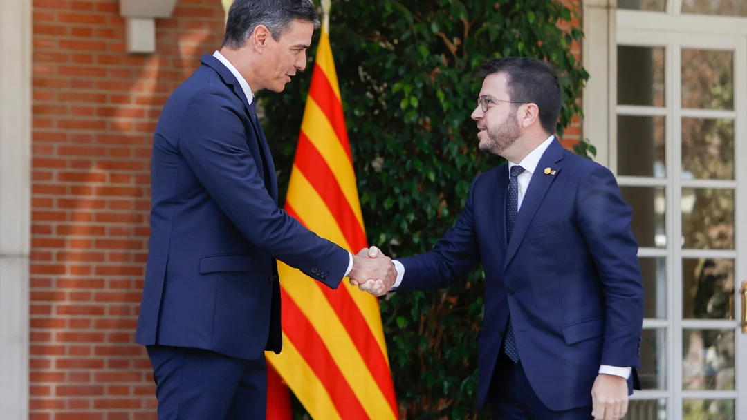 Pedro S&aacute;nchez y Pere Aragon&egrave;s en el Palacio de la Moncloa