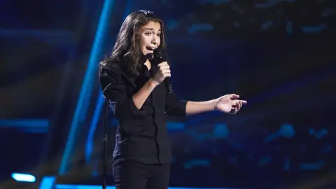 El flamenco de Antonio Cortés cantando ‘Que te vaya bonito’ pone los pelos de punta en los Asaltos El flamenco de Antonio Cortés cantando ‘Que te vaya bonito’ pone los pelos de punta en los Asaltos