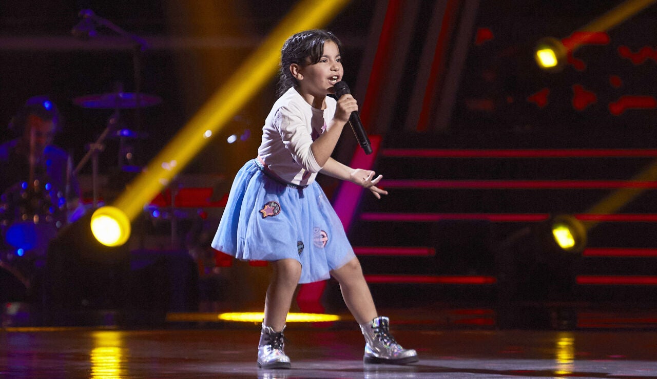 Macarena empez&oacute; con un error pero su actuaci&oacute;n ya es historia en 'La Voz Kids' 