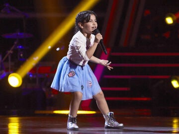 Macarena empezó con un error pero su actuación ya es historia en 'La Voz Kids' 