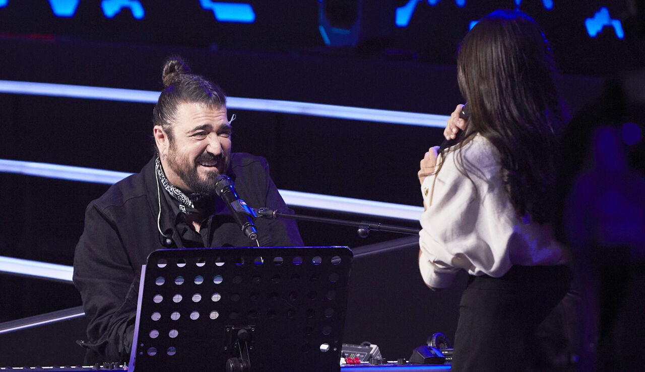 Antonio Orozco y Roc&iacute;o Dom&iacute;nguez crean la versi&oacute;n m&aacute;s emotiva de &lsquo;Entre sobras y sobras me faltas&rsquo; 