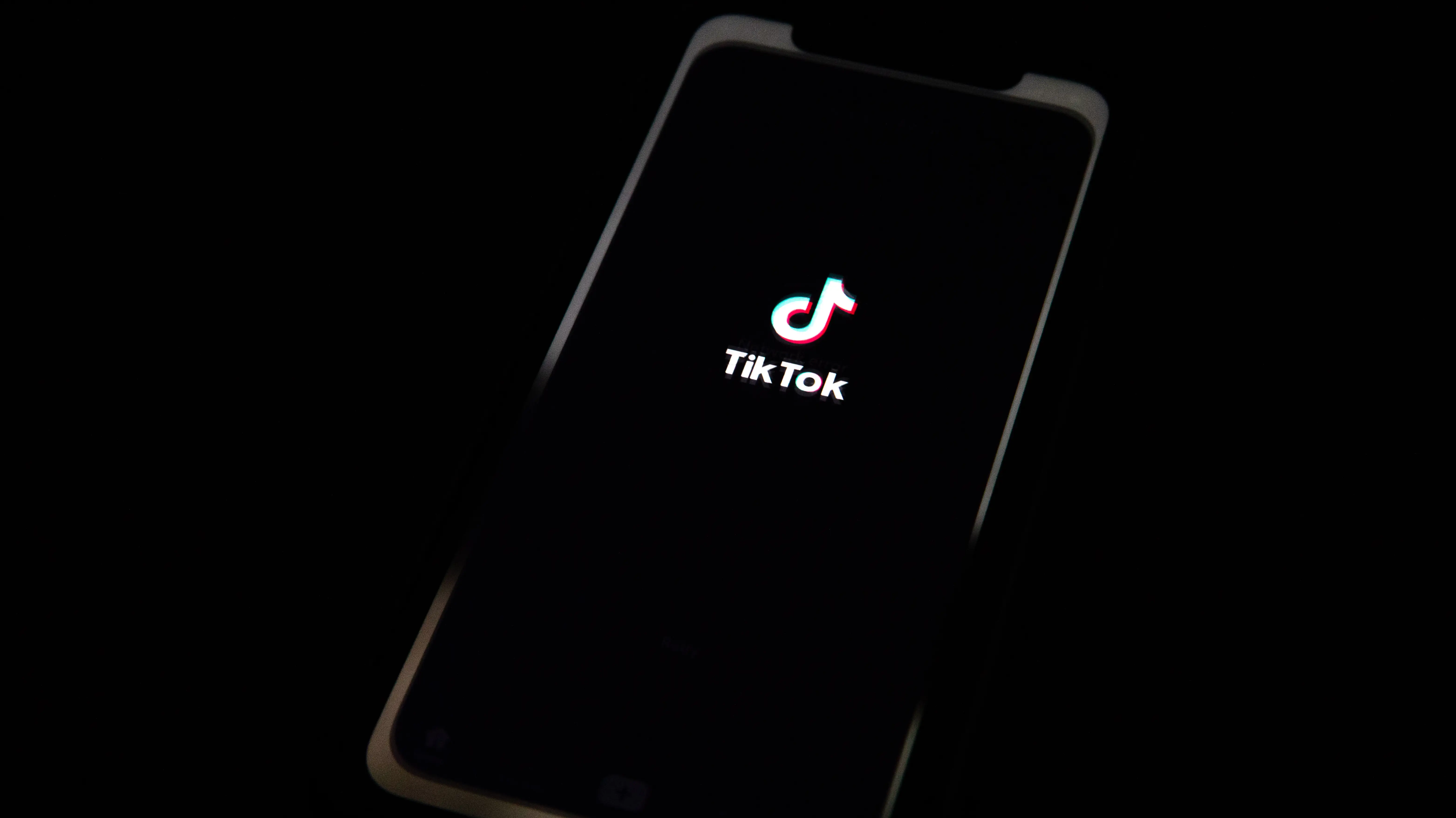 Un 'tiktoker' se entera de que su novia le fue infiel con su mejor amigo