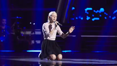 Marta Porris sorprende con su versión del tema del musical de Drácula en los Asaltos Marta Porris sorprende con su versión del tema del musical de Drácula en los Asaltos
