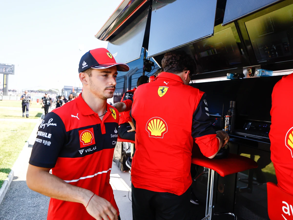 Nico "¿Qué en el muro de Ferrari?