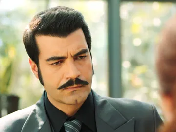 Demir, en shock, al creerse todas las mentiras que Sevda le ha dicho de Züleyha Demir, en shock, al creerse todas las mentiras que Sevda le ha dicho de Züleyha