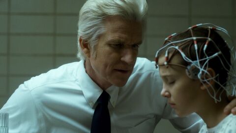 El Doctor Martin Brenner y Once en 'Stranger Things'