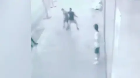 Un menor es agredido brutalmente en Badalona Un menor es agredido brutalmente en Badalona