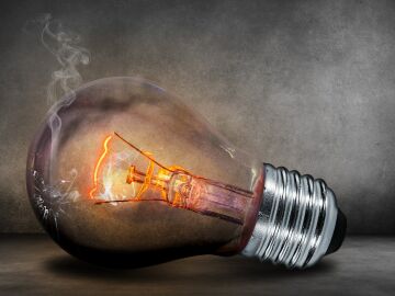Facua solicita una campaña al Gobierno para fomentar la bajada de la potencia en los contratos de electricidad