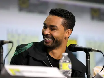 Anuncian a Regé-Jean Page por error durante la Comic-Con haciendo creer que formará parte de Marvel Anuncian a Regé-Jean Page por error durante la Comic-Con haciendo creer que formará parte de Marvel