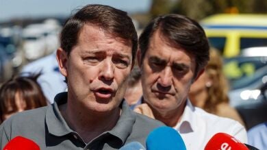 Mañueco promete ayudas para los afectados del incendio de los Sabinares del Arlanza y reafirma que fue 