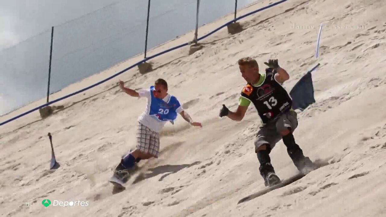Das ist Sandboarden, eine Sportart, die bereits in Deutschland oder Peru praktiziert wird und die ihre ersten Schritte in Spanien gemacht hat
