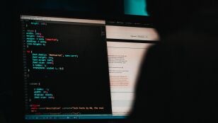 Imagen de archivo de un hacker