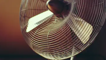 Un ventilador puede ayudar a refrescarte ante la ola de calor.