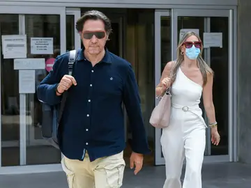 El actor Luis Lorenzo y su pareja a su salida de los Juzgados de Arganda del Rey El actor Luis Lorenzo y su pareja a su salida de los Juzgados de Arganda del Rey