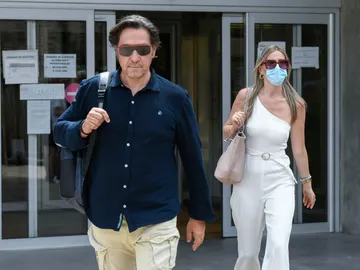 El actor Luis Lorenzo y su pareja Arancha Suárez Palomino a su salida de los Juzgados de Arganda del Rey El actor Luis Lorenzo y su pareja Arancha Suárez Palomino a su salida de los Juzgados de Arganda del Rey