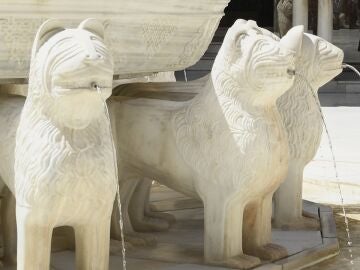 Patio de los Leones de la Alhambra de Granada