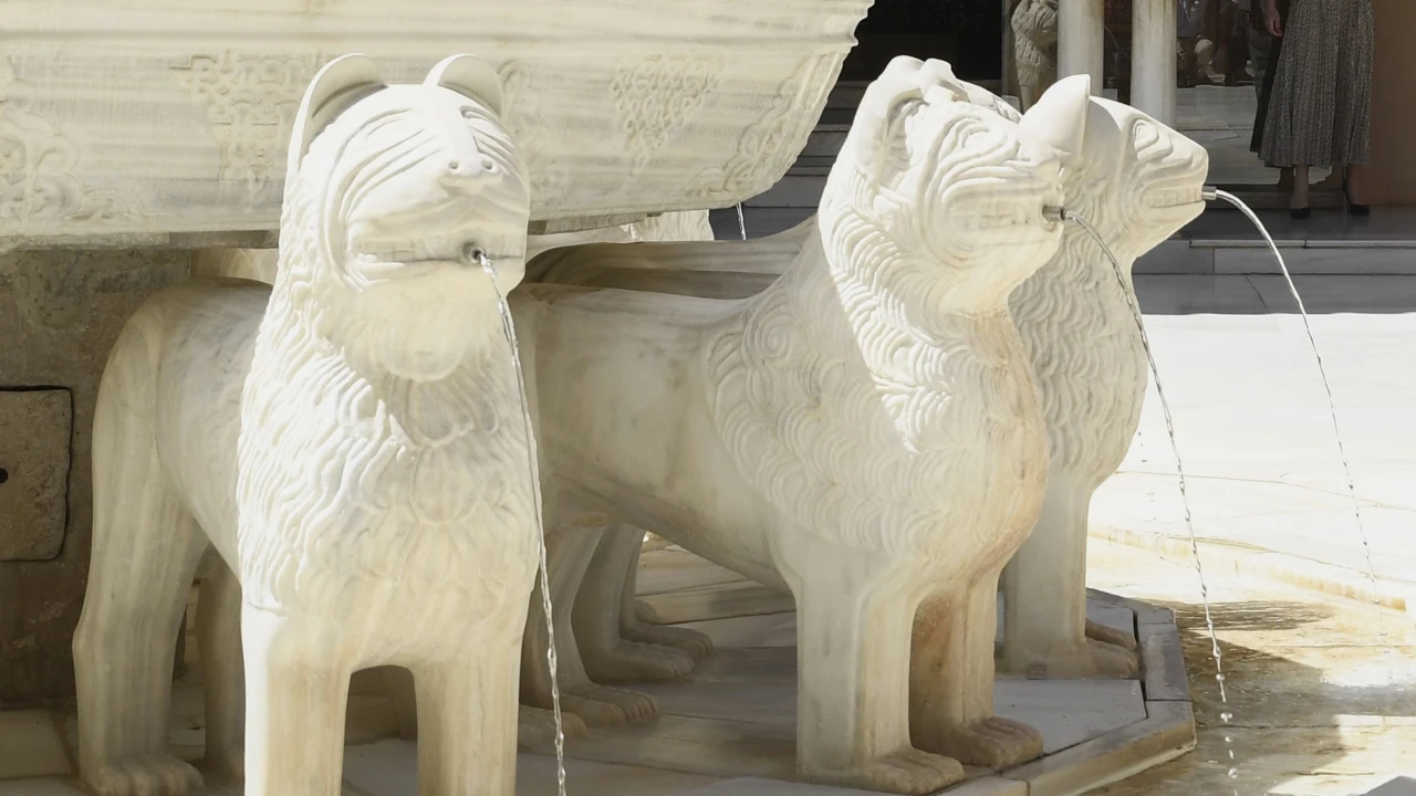 Patio de los Leones de la Alhambra de Granada