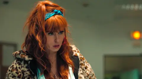 Morgane descubre que Roxane esta investigando el caso de su expareja Roman Morgane descubre que Roxane esta investigando el caso de su expareja Roman