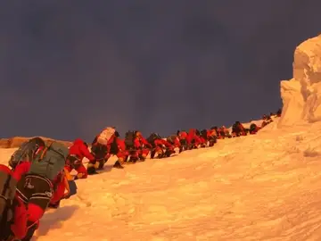 El sherpa Mingma G denuncia el atasco para escalar el K2 con un impactante vídeo El sherpa Mingma G denuncia el atasco para escalar el K2 con un impactante vídeo