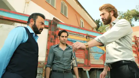 Fekeli y Fikret rompen su relación para siempre… ¡Delante de todos los trabajadores! Fekeli y Fikret rompen su relación para siempre… ¡Delante de todos los trabajadores!