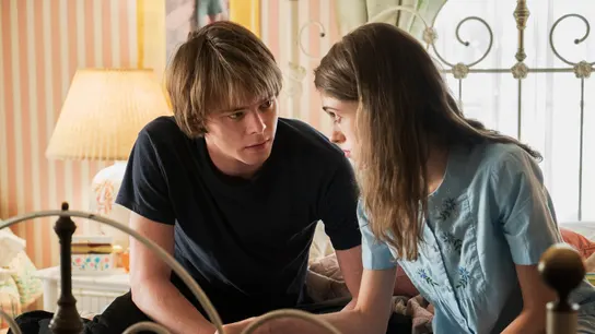 Charlie Heaton y Natalia Dyer en 'Stranger Things' Charlie Heaton y Natalia Dyer en 'Stranger Things'