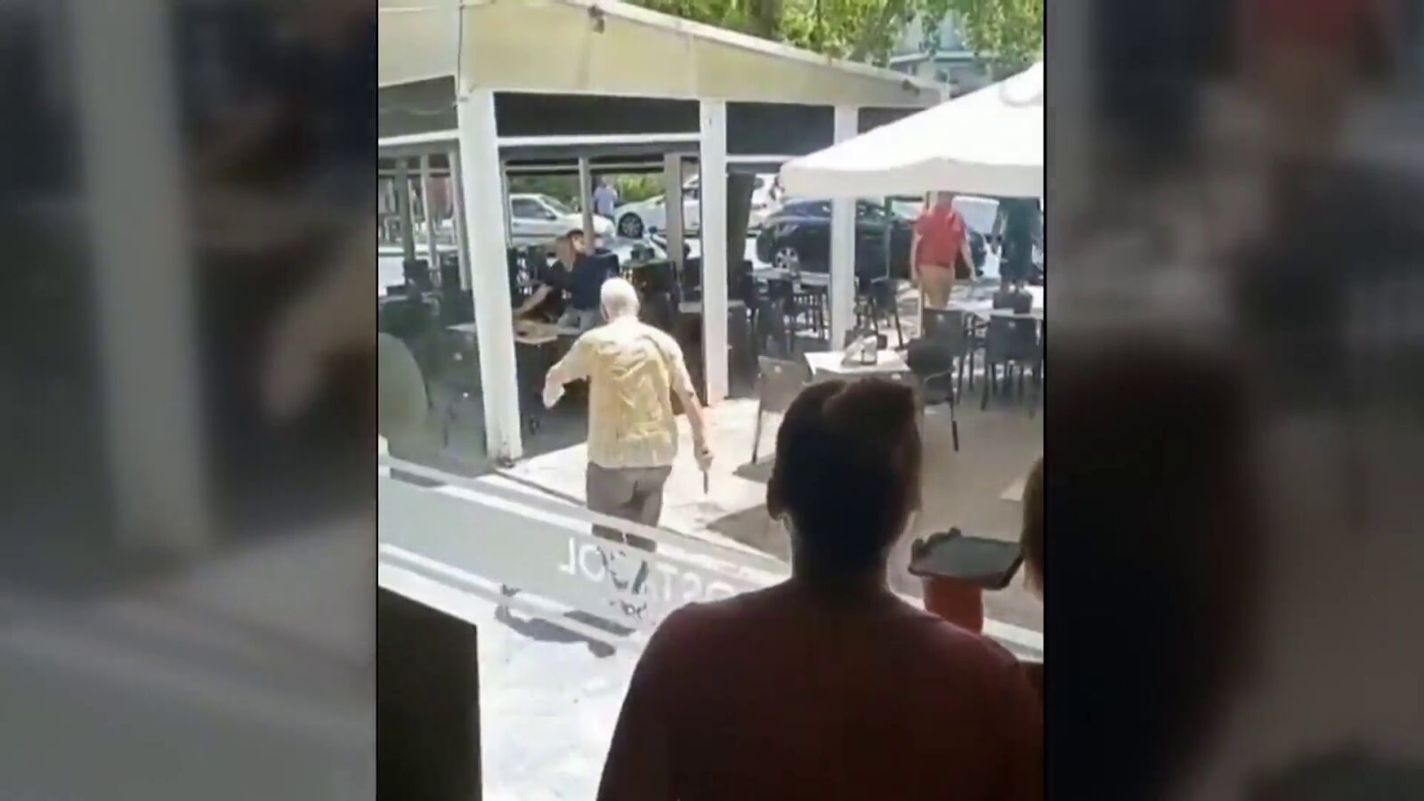 Un anciano siembra el terror en Córdoba tras apuñalar a los propietarios de un bar con un cuchillo de 21 centímetros
