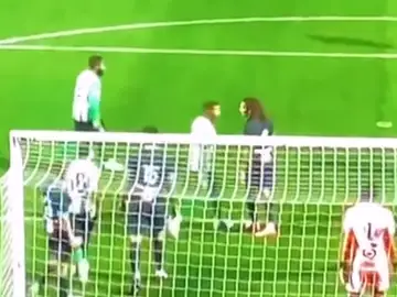 El brutal enfado de Joaquín Sánchez con Guendouzi en el que casi llegan a las manos El brutal enfado de Joaquín Sánchez con Guendouzi en el que casi llegan a las manos