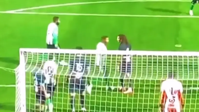 El brutal enfado de Joaquín Sánchez con Guendouzi en el que casi llegan a las manos El brutal enfado de Joaquín Sánchez con Guendouzi en el que casi llegan a las manos