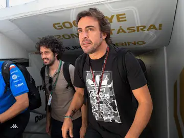 Fernando Alonso, a su llegada al circuito de Hungaroring
