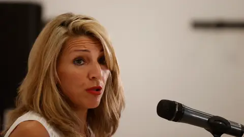 La vicepresidenta segunda del Gobierno, Yolanda Díaz, durante una intervención en San Lorenzo del Escorial, Madrid. La vicepresidenta segunda del Gobierno, Yolanda Díaz, durante una intervención en San Lorenzo del Escorial, Madrid.