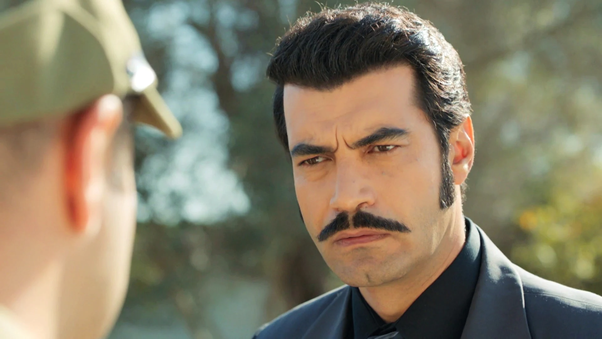En el próximo capítulo de ‘Tierra Amarga’: Demir es detenido por ser el principal sospechoso de herir gravemente a Ümit En el próximo capítulo de ‘Tierra Amarga’: Demir es detenido por ser el principal sospechoso de herir gravemente a Ümit
