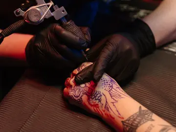 Elaboración de un tatuaje Elaboración de un tatuaje