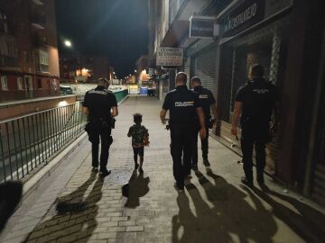Un niño de tres años pide auxilio en una calle de Valladolid por la madrugada: "Mi madre está muerta"