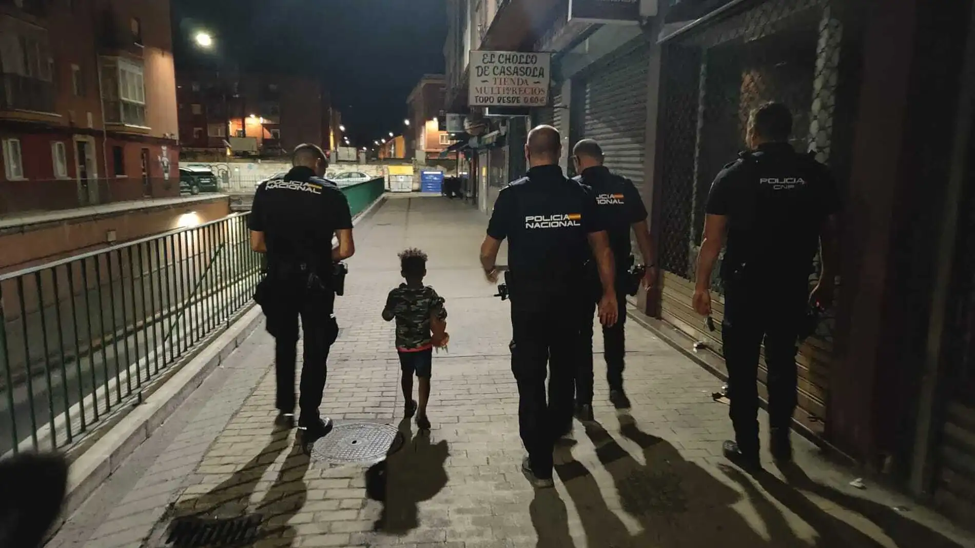 Un niño de tres años pide auxilio en una calle de Valladolid por la madrugada: "Mi madre está muerta"