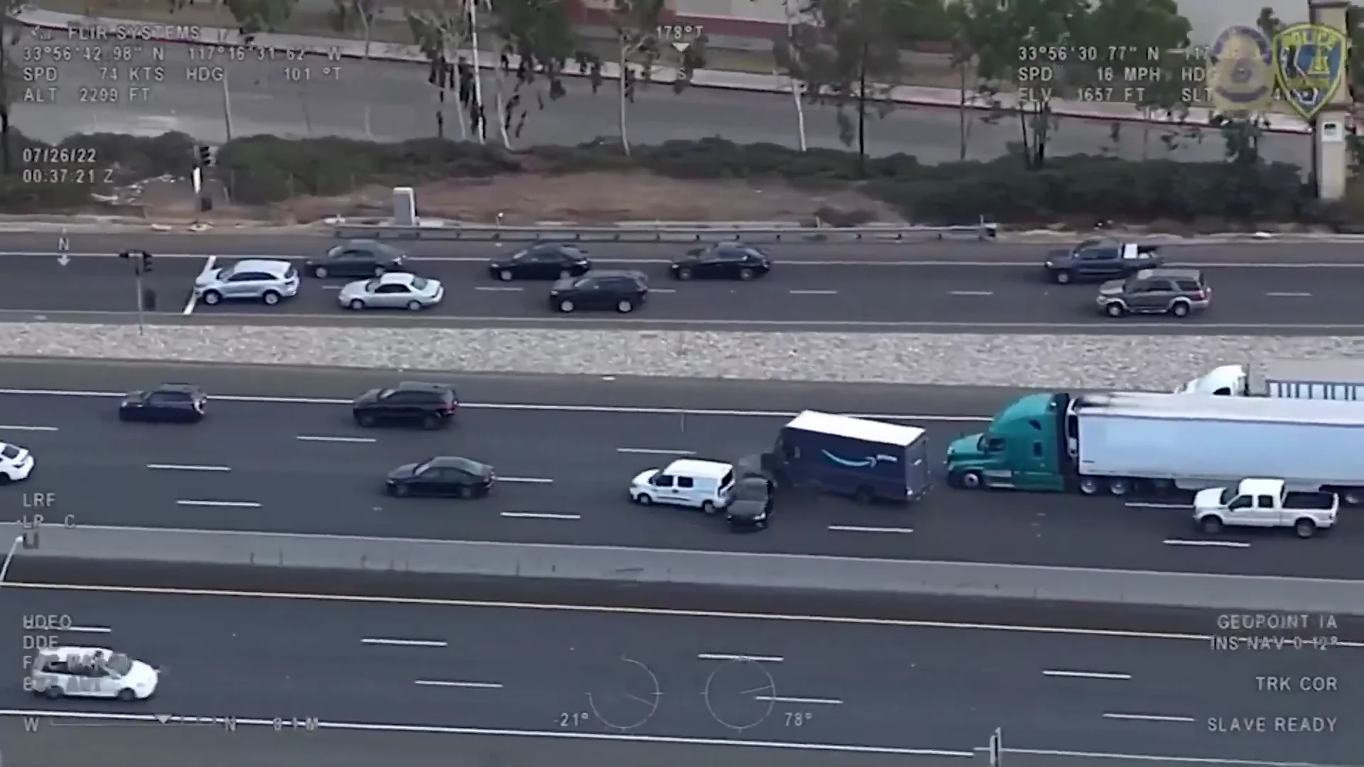 El conductor del cami&oacute;n sembr&oacute; el caos en las carreteras de Los &Aacute;ngeles