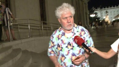 Pedro Almodóvar: su ¿sincera? respuesta al preguntarle por la foto con Rosalía en la que Belén Esteban le recortó