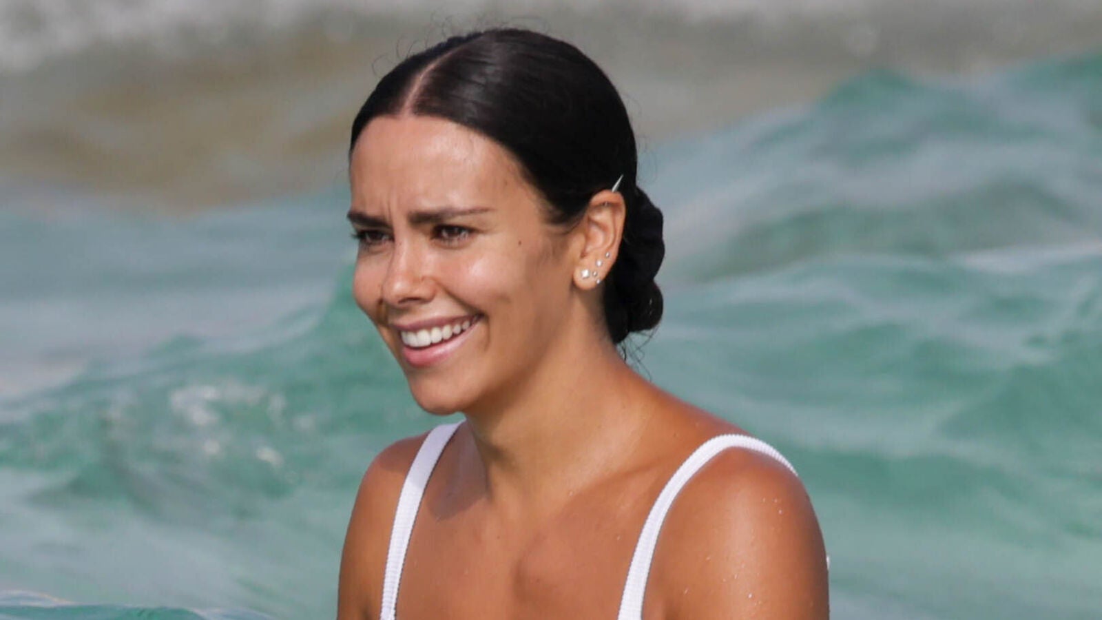 La explosiva foto de Cristina Pedroche sin nada dentro la piscina: 