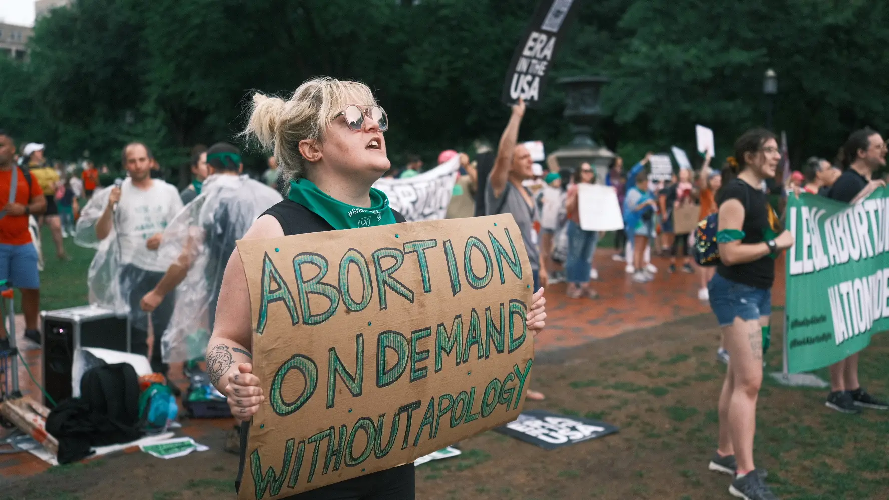 Personas protestan frente a la Casa Blanca para exigir que se proteja el aborto legal Personas protestan frente a la Casa Blanca para exigir que se proteja el aborto legal
